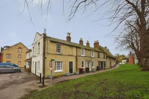 Two bedroom end of terrace cottage on the High Street, Harrold