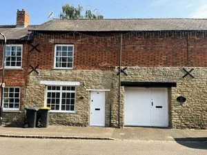 Two to three bedroom stone cottage on the High Street, Harrold